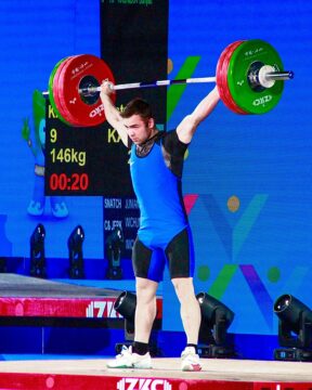 Казахстан завоевал первую медаль на чемпионате Азии по тяжелой атлетике