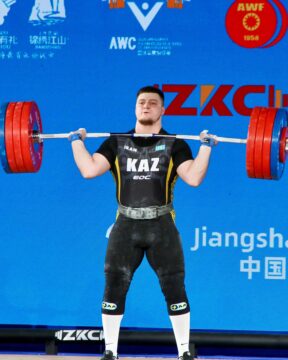 Казахстан завоевал вторую медаль на чемпионате Азии по тяжелой атлетике