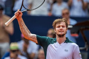 Лучший теннисист Казахстана поборется за титул ATP вторую неделю подряд