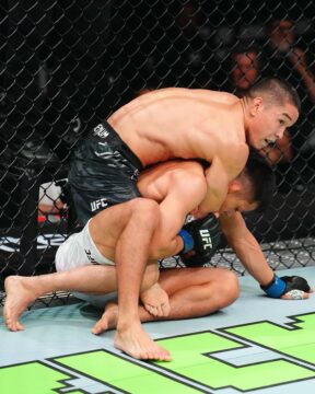 Казахстанский боец вернулся на победную серию в UFC