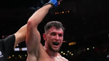 Казахстанский боец впервые одержал победу в UFC