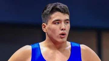 Казахстанский борец сенсационно стал чемпионом мира