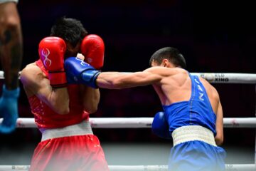 Еще три казахстанских боксера пробились в финал чемпионата мира в Англии