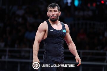 Казахстанский борец вышел в 1/4 финала ЧМ по греко-римской борьбе