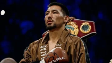 Чемпион мира призвал казахстанцев поддержать его флагом перед объединительным боем