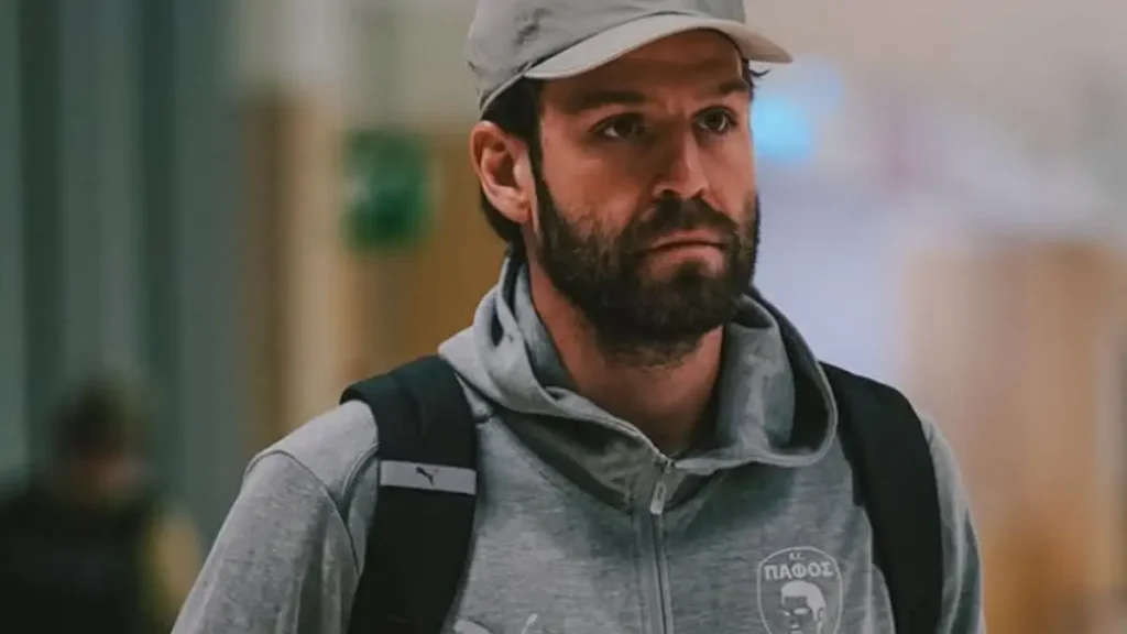 Иллюстрация — «Пафос» за день до матча только вылетел в Алматы