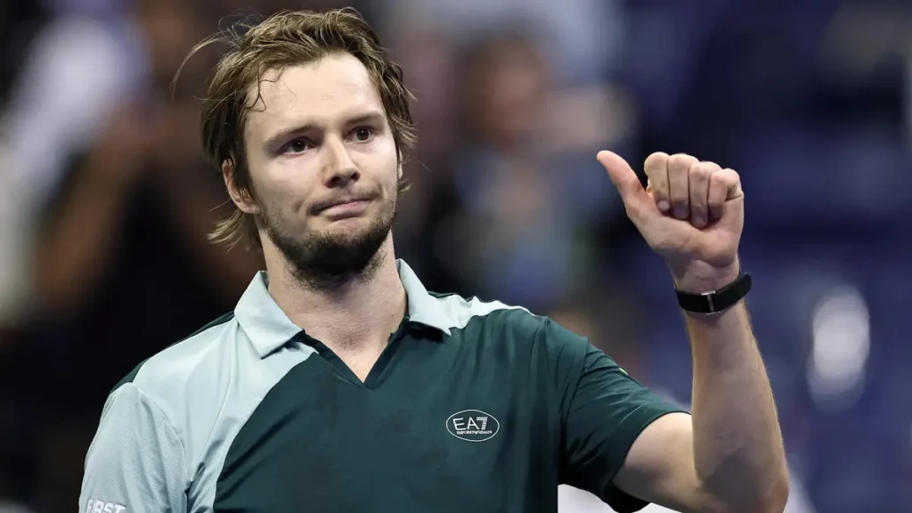 Иллюстрация — Казахстанский теннисист не смог пробиться в финал «Мастерса» в Париже