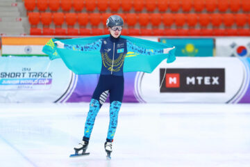 Казахстанский шорт-трекист завоевал второе золота Кубка мира в Астане
