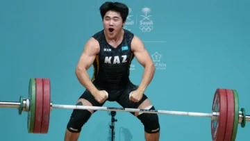 Казахстанский тяжелоатлет завоевал три награды на Исламских играх