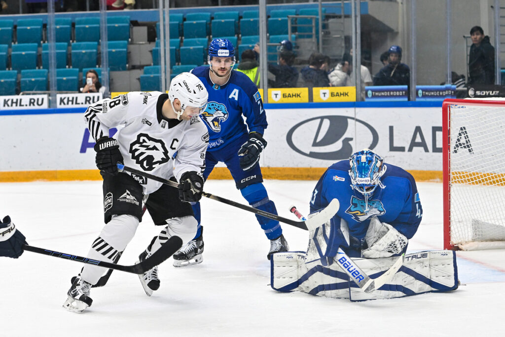 Иллюстрация — Голкипер «Барыса» отмечен в подборке лучших сэйвов месяца