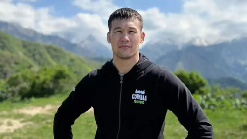 Иллюстрация — Казахстанский боец сделал паузу в карьере сохранив статус топ-претендента UFC