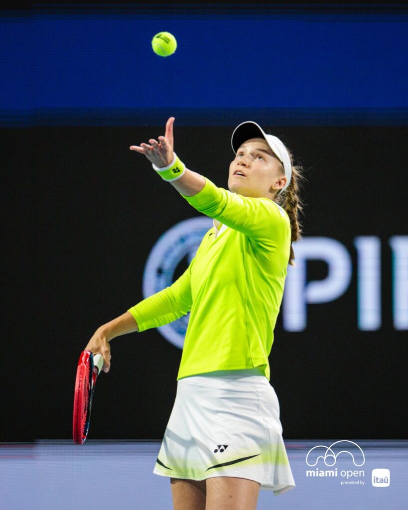 «Очередной рабочий день для второй ракетки мира» — WTA отметила победу Елены Рыбакиной.