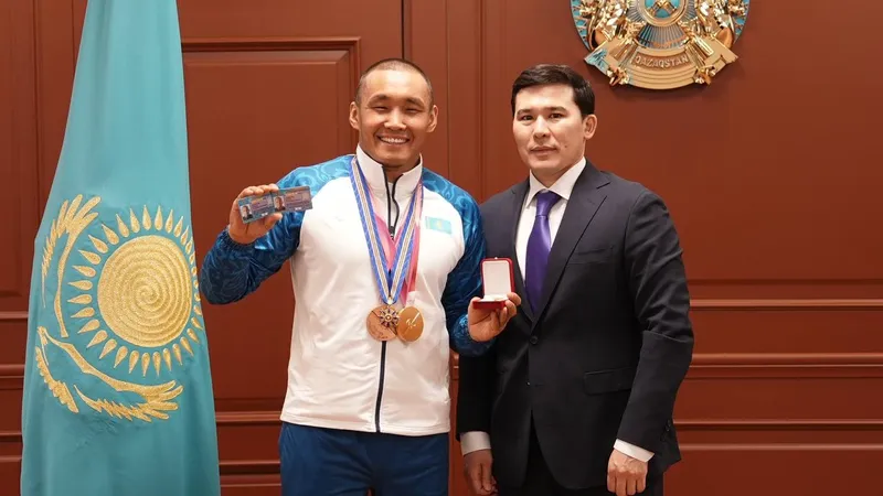 Чемпион Паралимпиады награждён почётным званием в Казахстане