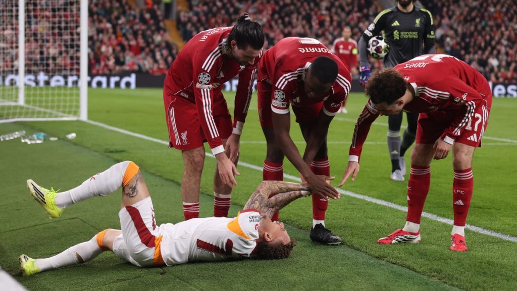 Игрок «Галатасарая» получил серьёзную травму в матче Лиги чемпионов