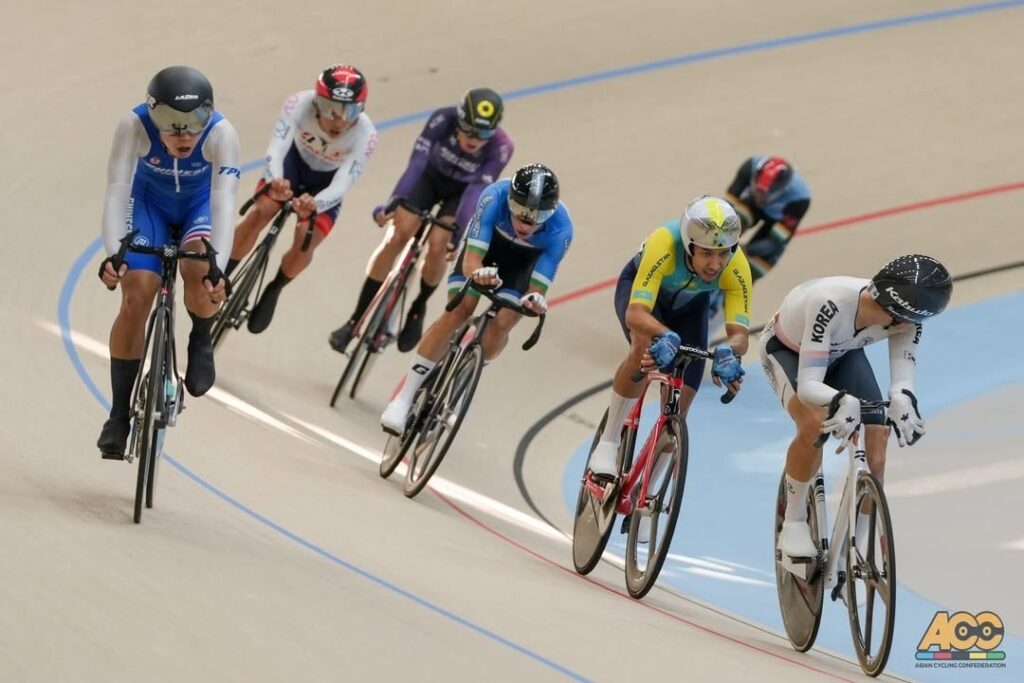 Казахстанский гонщик завоевал вторую медаль на чемпионате Азии-2026 по велотреку и рассказал об этом