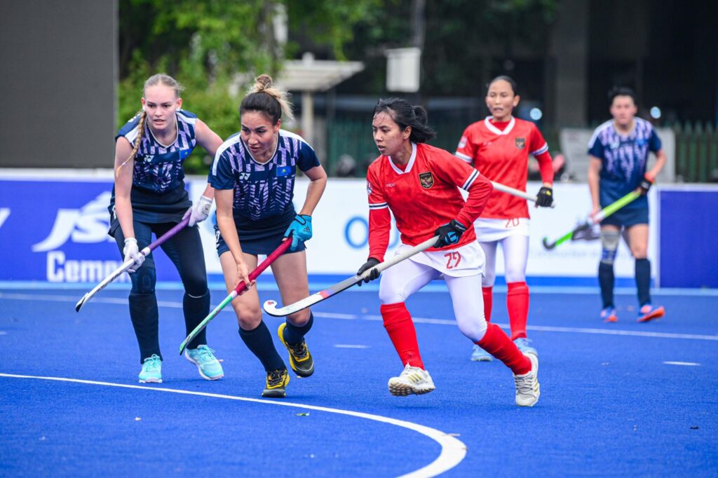 Казахстанские хоккеистки с поражения начали отбор на Азиаду-2026