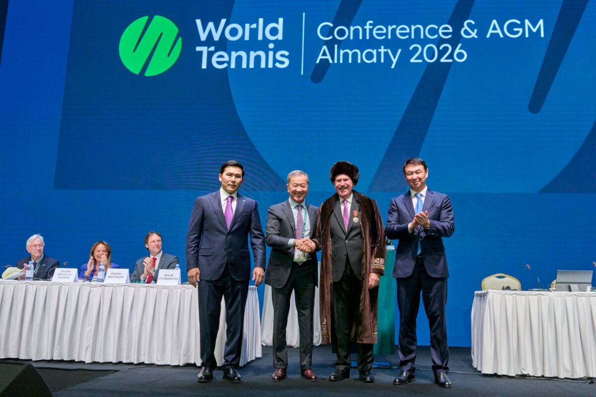 Иллюстрация — Президент World Tennis Дэвид Хаггерти награжден орденом «Достык» II степени 