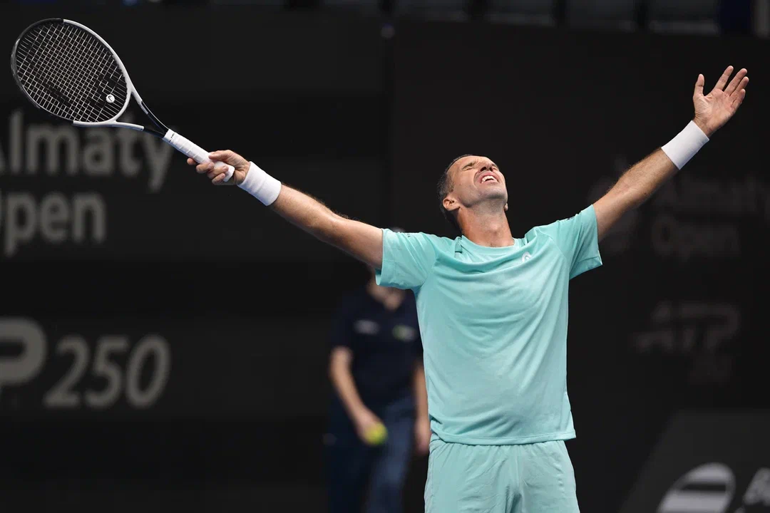 Ветеран из Казахстана вырвал победу на старте домашнего турнира ATP в Алматы