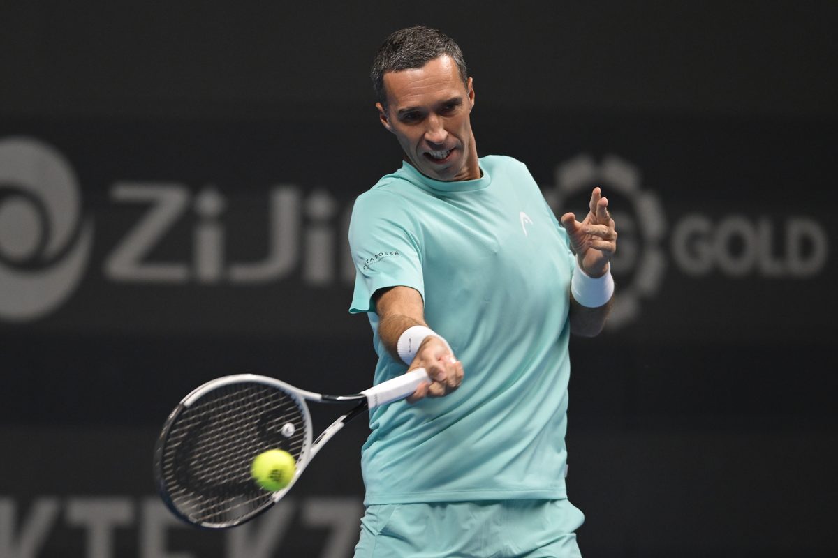 Ветеран казахстанского тенниса уступил на домашнем турнире ATP в Алматы